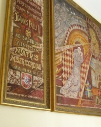 м. Вільнюс. Меморіальна дошка Іоанну Павлу ІІ.