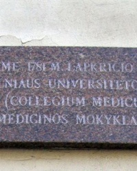 м. Вільнюс. Меморіальна дошка медичному факультету університету.