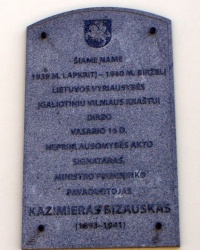 м. Вільнюс. Меморіальна дошка Казімєрасу Бізаускасу.