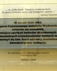 м. Варшава. Меморіальна дошка кафе «Сноб».