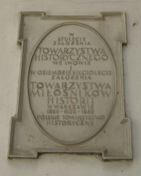 м. Варшава. Меморіальна дошка історичним товариствам.
