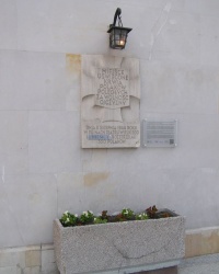 м. Варшава. Пам'ятний знак Тхорка на будівлі Великого театру.