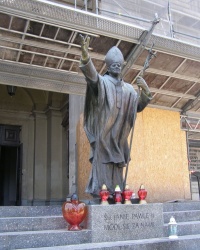 м. Варшава. Пам'ятник Івану Павлу ІІ на площі Ґжибовського.