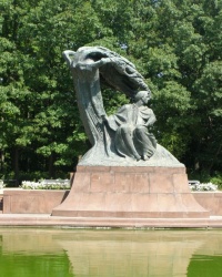 м. Варшава. Пам’ятник Шопену.