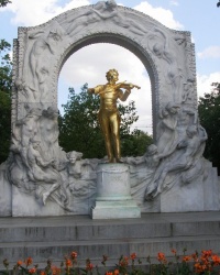 м. Відень. Пам’ятник Йоганну Штраусу.