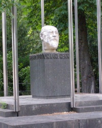 м. Відень. Пам'ятник Карлу Реннеру.