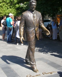 м. Будапешт. Пам'ятник Рональду Рейгану.