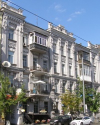 м. Київ. Будинок № 30 по вул. Саксаганського.
