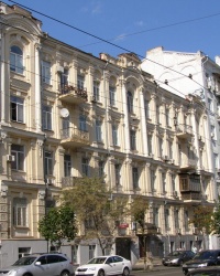м. Київ. Будинок № 28 по вул. Саксаганського.