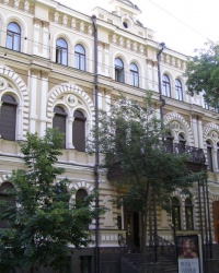 м. Київ. Будинок № 17 по вул. Терещенківській.