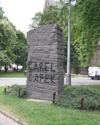 м. Прага. Пам’ятний знак братам Чапекам.