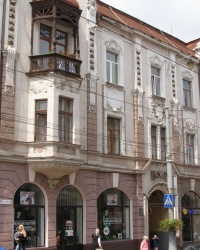 м. Чернівці. Будинок № 42 по вул. Головній.