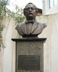   м. Чернівці. Пам'ятник Якобу фон Петровичу. 