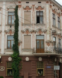 м. Чернівці. Будинок № 48 по вул. Університетській.
