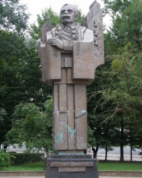 м. Чернівці. Пам'ятник Юрію Федьковичу. 