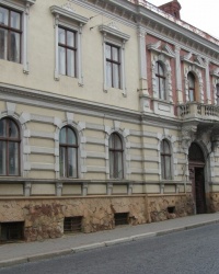 м. Чернівці. Будинок № 27 по вул. Університетській.