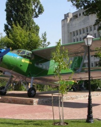 м. Київ. Літак Ан-2 на території КПІ.