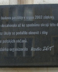 м. Прага. Меморіальна дошка повені 2002 року. 