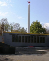 с. Павлівка. Меморіал воїнам-визволителям і загиблим односельцям.