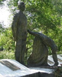 с. Перебудова. Пам'ятний знак загиблим односельцям.