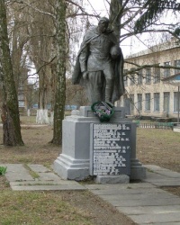 сел. Прогрес. Могила невідомого воїна і пам'ятний знак загиблим землякам.