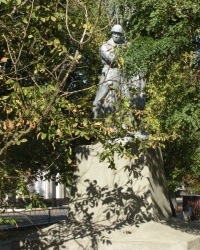 с. Старомлинівка. Братська могила в центрі села.