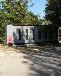 с. Старомлинівка. Пам'ятний знак загиблим односельцям.