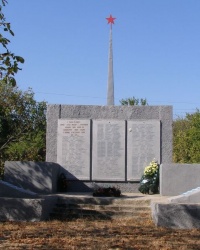 с. Старомайорське. Пам’ятний знак загиблим односельцям