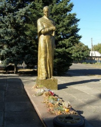 смт Велика Новосілка. Пам'ятний знак загиблим землякам 