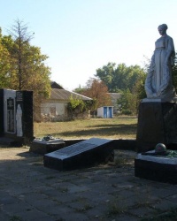 с. Завітне Бажання. Братська могила і пам'ятний знак загиблим односельцям.