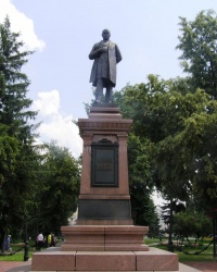 Пам'ятник цукровому магнату І. Г. Харитоненку в Сумах