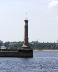 Маяк на входе в шлюз Днепровской ГЭС