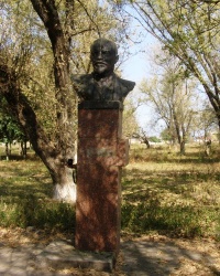 Бюст В.И.Ленина в Аджамке