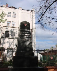 Братская могила на площади Фейербаха