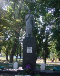 Памятник погибшим в гражданской войне в селе Гусаровка