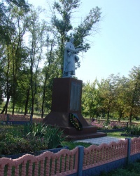 Братская могила в селе Гусаровка
