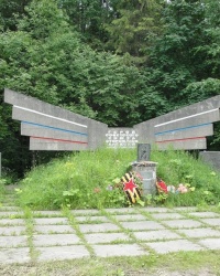 Братская могила советских летчиков (А. Н. Сторожаков).