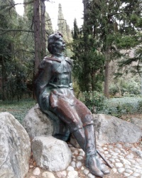 Памятник Максиму Горькому в Кореизе