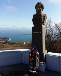 Памятник Пушкину А.С. на трассе Симферополь - Ялта