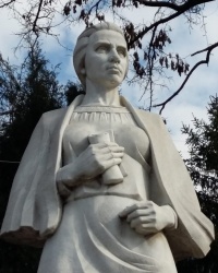 Памятник Лесе Украинке в Балаклаве