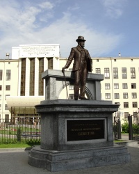 Пам’ятник академіку архітектури О.М. Бекетову на вул.Бажанова в Харкові