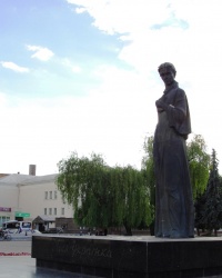 Пам’ятник Лесі Українці на Театральному майдані м.Луцьк