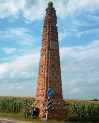 Мемориальный обелиск в честь шведских воинов 1708 года. Алексичи