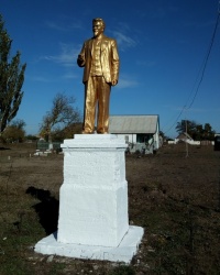 Монумент М. И. Калинину село Строгановка