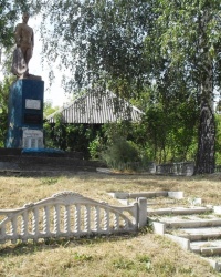 Братская могила советских воинов погибших 1941-1943 г при освобождении с. Избицкое