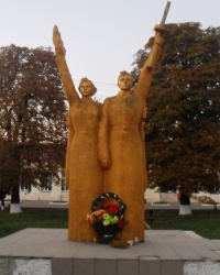 село Белино, Балтского района, Одесской области. Памятник советским воинам.