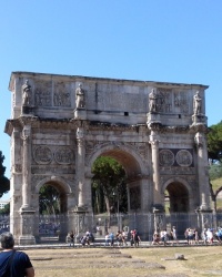 Тріумфальна арка Костянтина у Римі