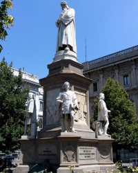 Пам’ятник Леонардо да Вінчі у Мілані