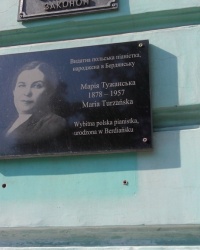 Меморіальна дошка Марії Тужанській у Бердянську