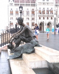 Пам’ятник Йожефу Аттілі в Будапешті